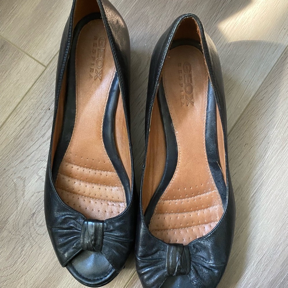 Geox Women's black leather Elegant Black Peep-Toe Heels